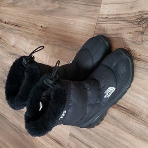 The North Face women's winter boots size 8 mint condition